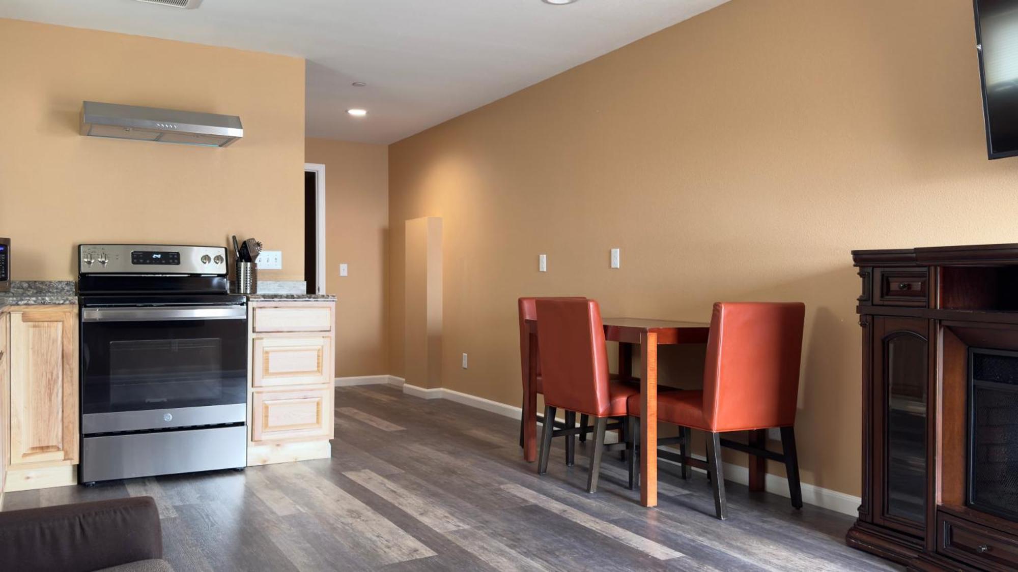 Far West Cabin-Tiny Homes Rental Forks Extérieur photo