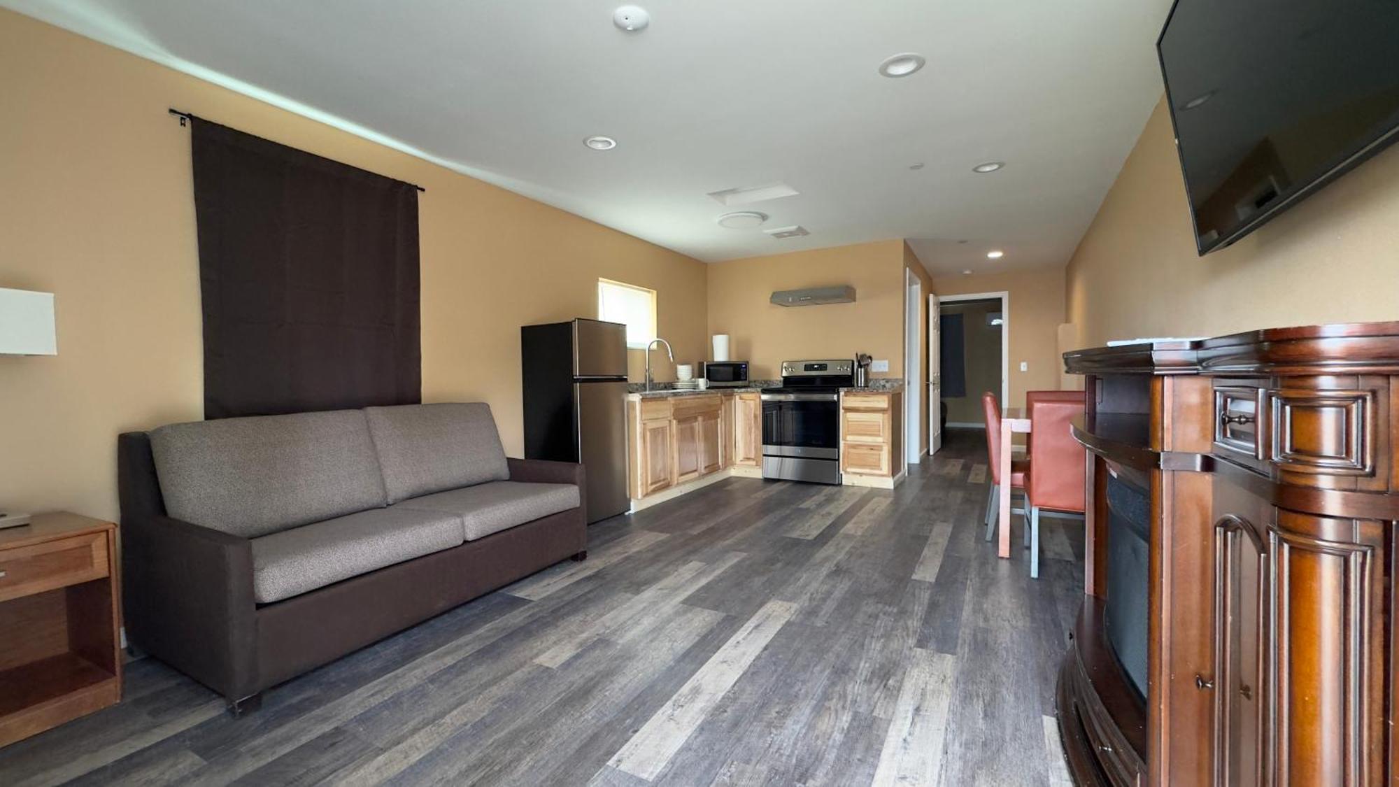 Far West Cabin-Tiny Homes Rental Forks Extérieur photo